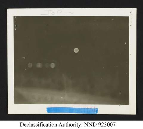 45484701-006-006-0303.jpg