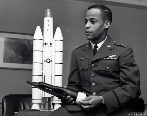 342-B-12-045-168759.jpg