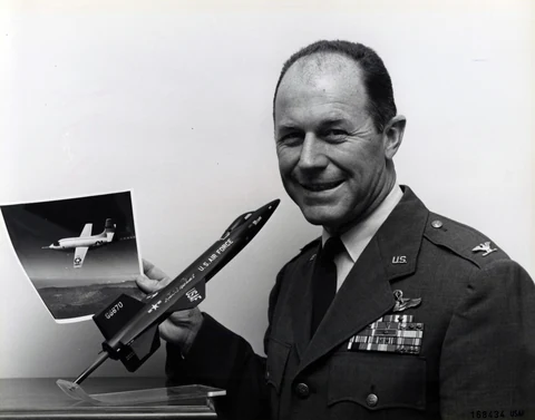342-B-12-220-168434.jpg